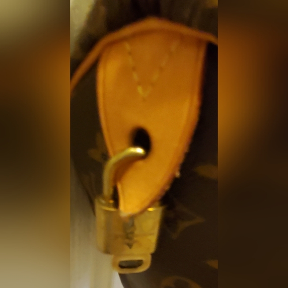 Authentic Louis Vuitton Speedy 25 in iconic monogram canvas - Picture 5 of 7